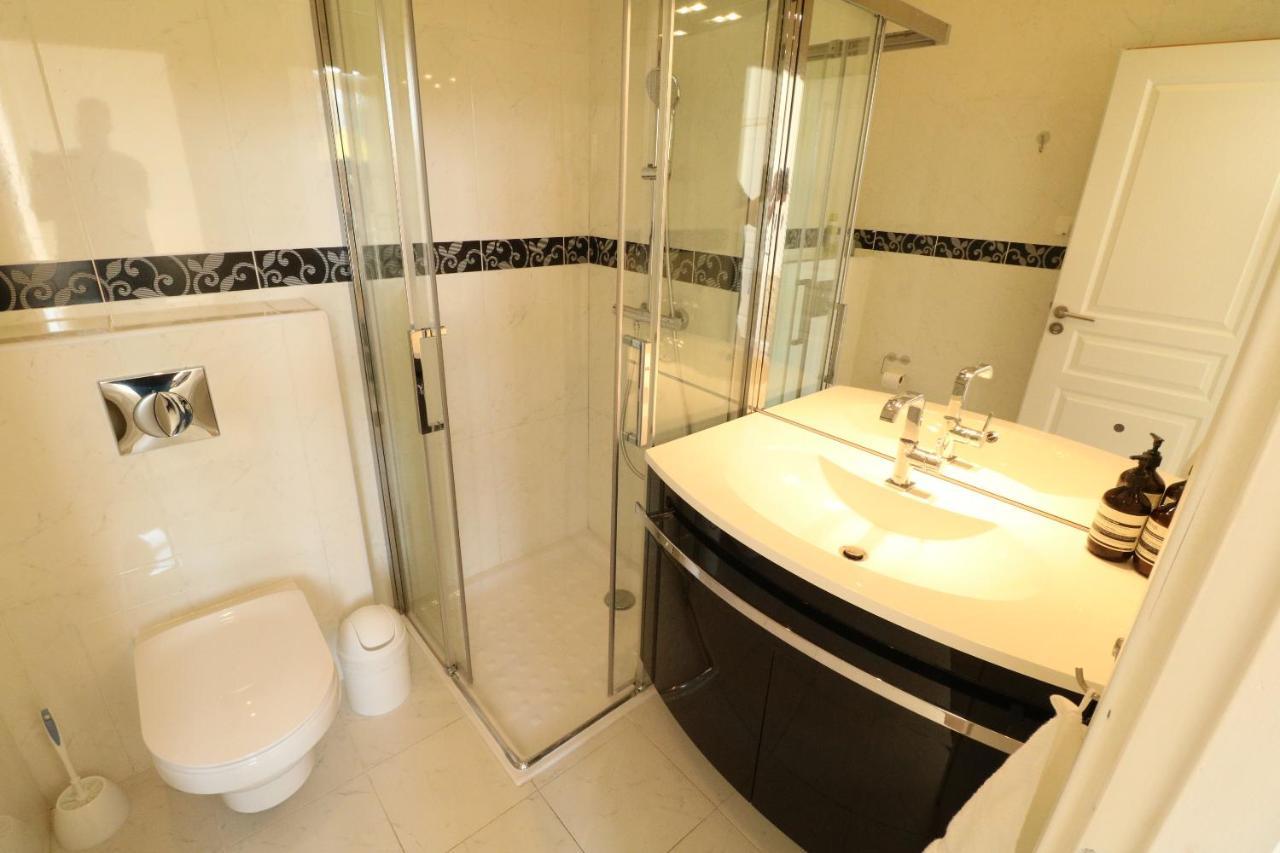 Apartment Beautiful 3 Bedroom Carlton Canada 403 Cannes